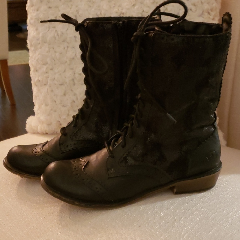 Size 8- Boots